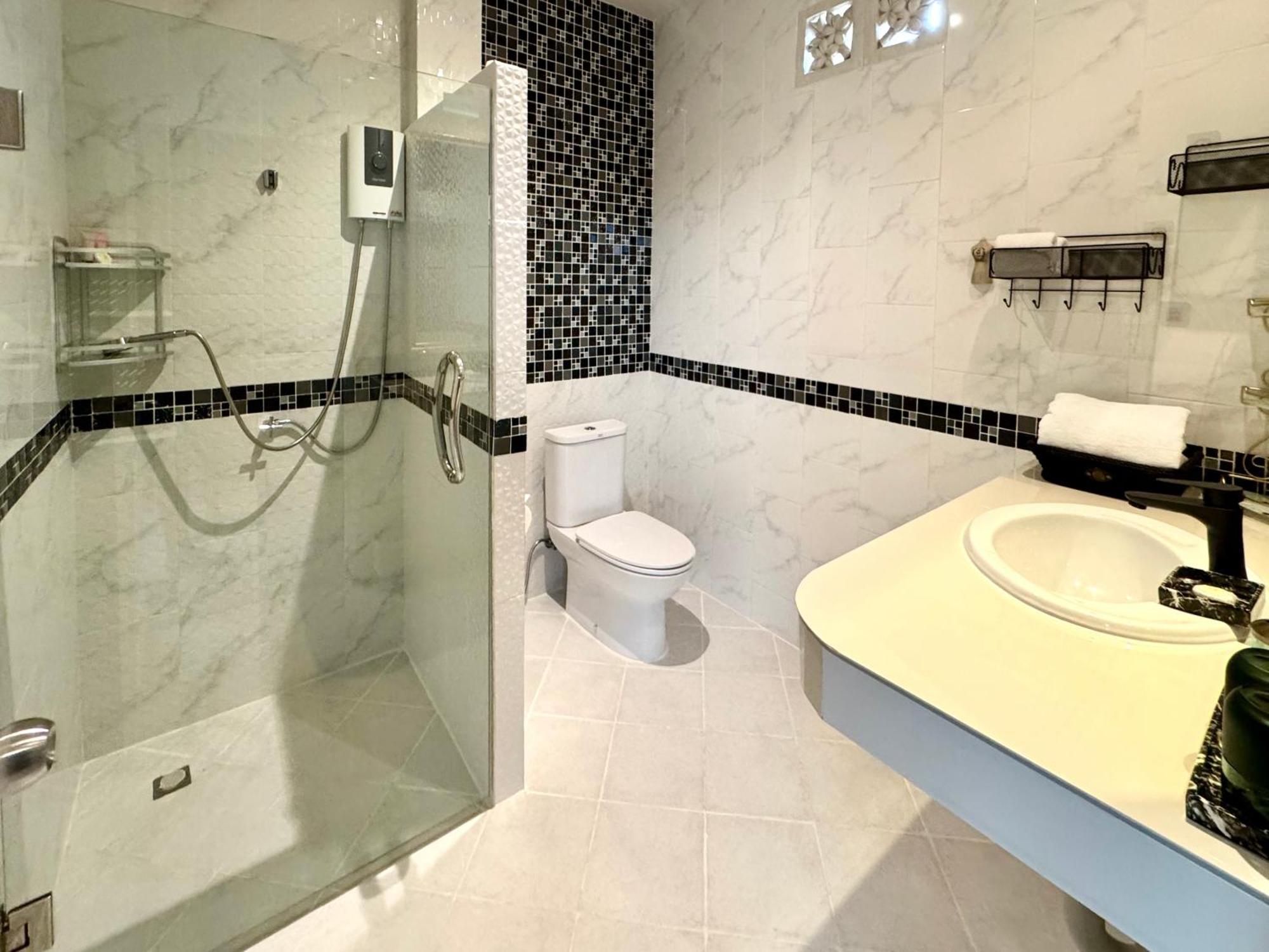 Klong Muang Beach Apartment Exteriör bild
