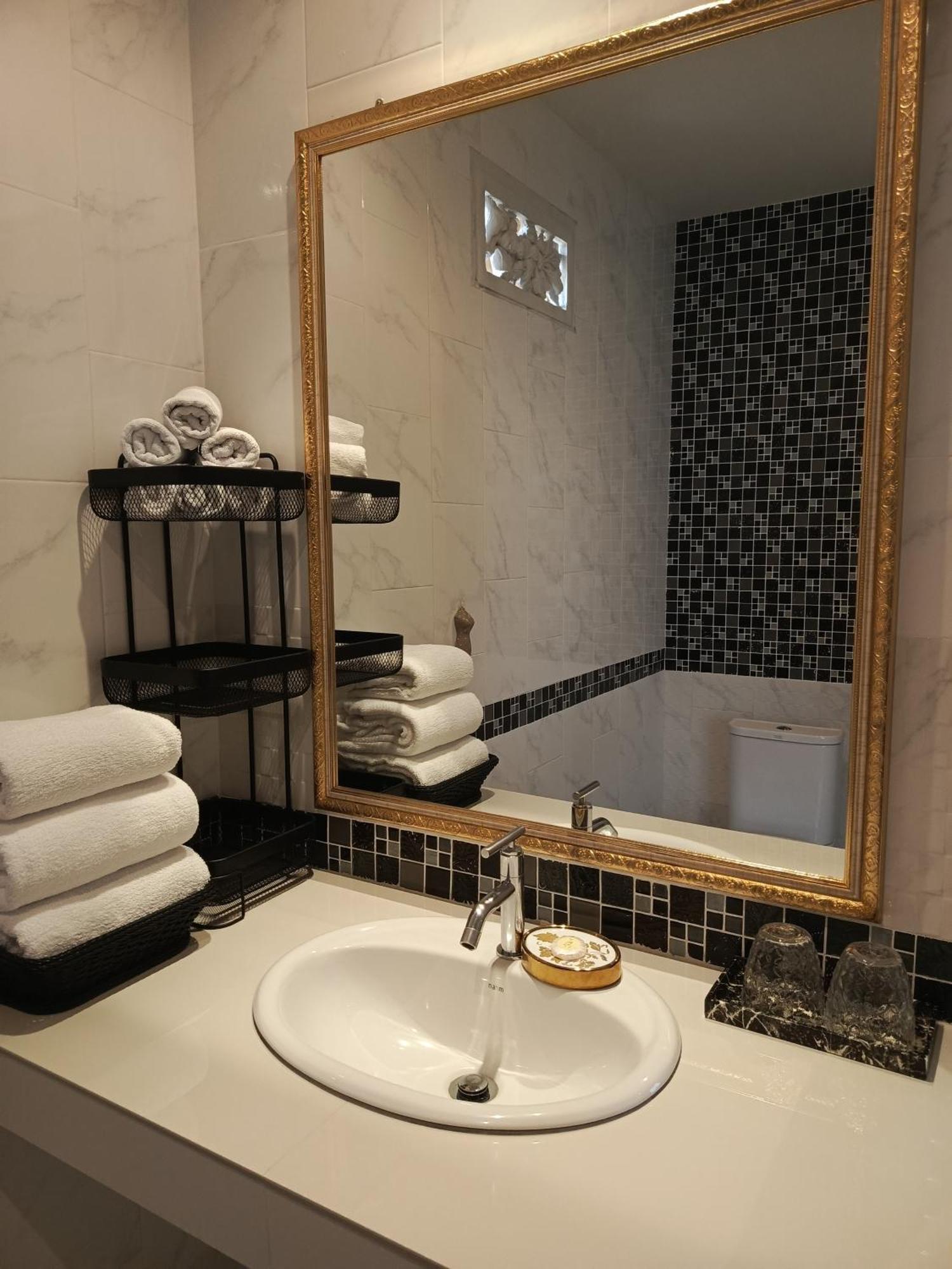 Klong Muang Beach Apartment Exteriör bild